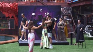 Akanksha Puri ka ek dum mast hot lip-lock kiss!