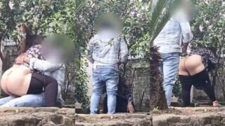 Badi si Indian aunty ka risky sex secret boyfriend ke saath park mein.