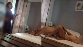 Bf ne chhupke se cheat karne wali girlfriend ka resort staff ke saath scene record kar liya