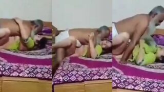 Bhagwaan kitna lucky hai yeh budha Indian aadmi, hot bhabhi ko full enjoy kar raha hai.