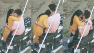 Bindaas Indian ladki apne boyfriend ka lund chus rahi hai aur street pe khule mein chudai kar rahi hai