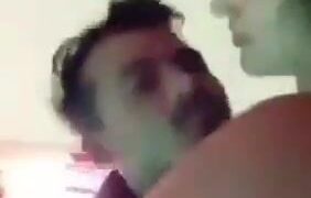 Dhokebaaz Bengali biwi apne boyfriend se chudwati hai jab woh phone pe baat kar rahi hoti hai.