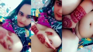Ek cute Paki Pashto ladki apne bade boobs squeeze kar rahi hai, aur cam par apni pussy ko finger kar rahi hai.