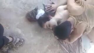 Ek cute Pakistani ladki ka outdoor fuck scene paddy field worker ke saath.