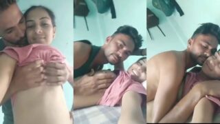 Ek desi gaon ki ladki record karti hai jab uske soft boobs chuse aur pussy fuck kiya jata hai.