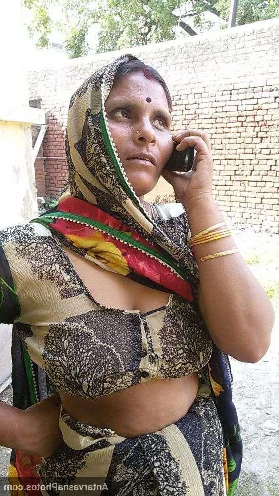 सेक्सी बिहारी मजदुर आंटी के नुदे चुत पिक्स