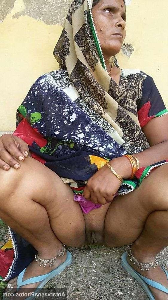 सेक्सी बिहारी मजदुर आंटी के नुदे चुत पिक्स