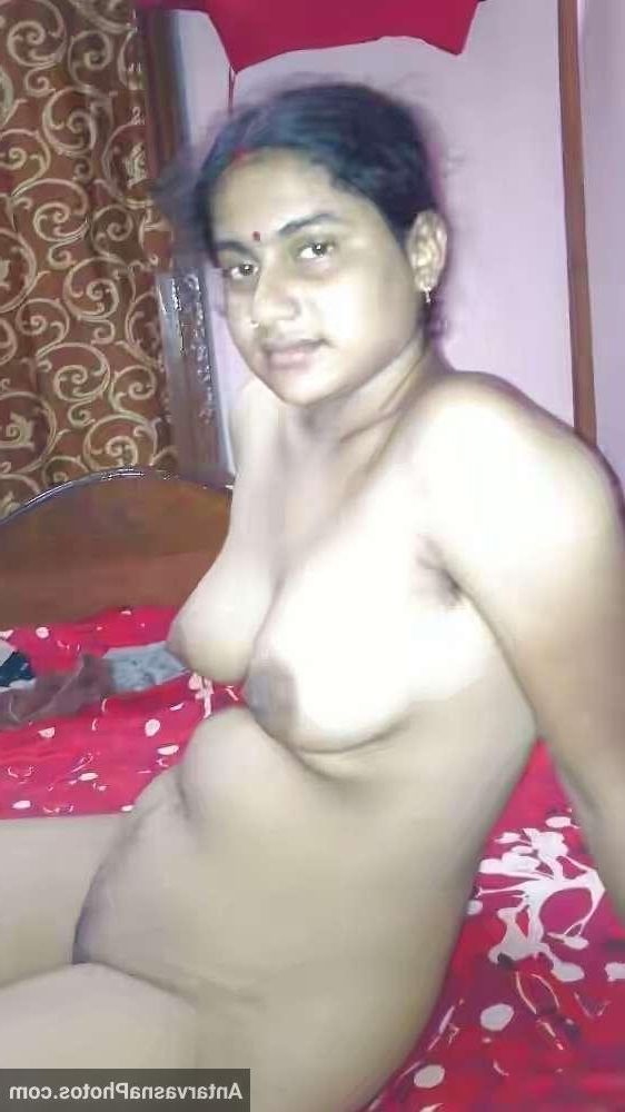 सेक्सी बंगाली भाभी के बिग बोओब्स और चुत के पिक्स