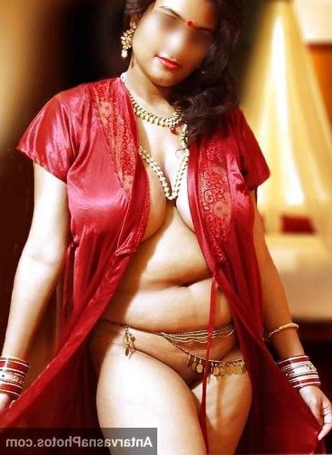 सेक्सी इंडियन बब्व आंटी ने निघ्त्य स्त्रिप्पिंग की