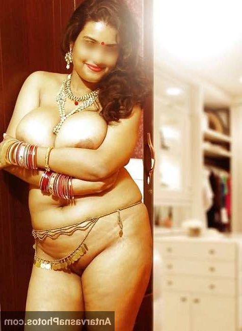 सेक्सी इंडियन बब्व आंटी ने निघ्त्य स्त्रिप्पिंग की