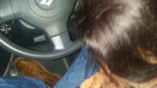 कार में ब्लोजॉब दिया