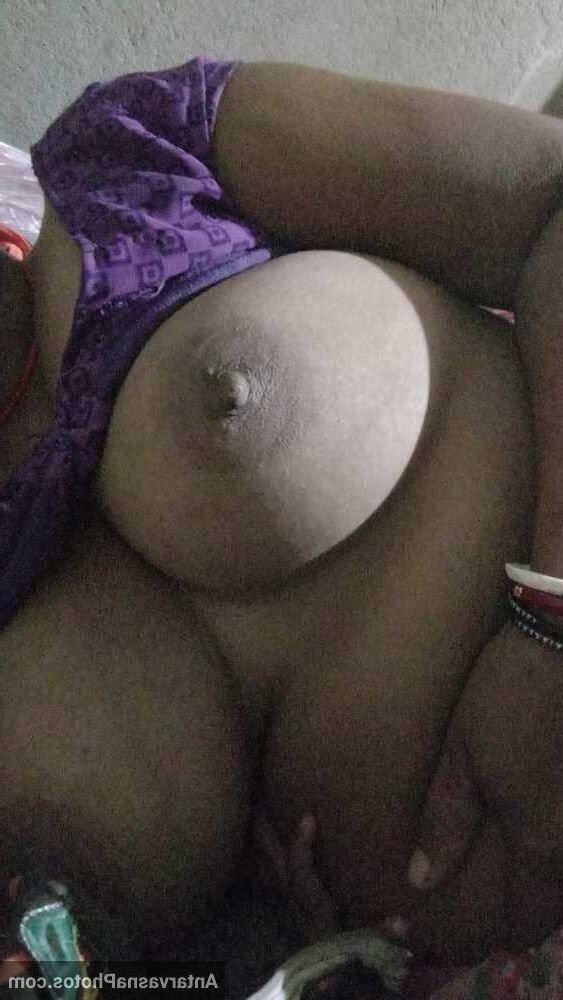 सेक्सी पंजाबी आंटी के बिग बोओब्स और चुत के नुदे फोटोज