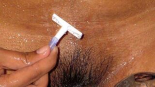 बहन की चूत की शेविंग