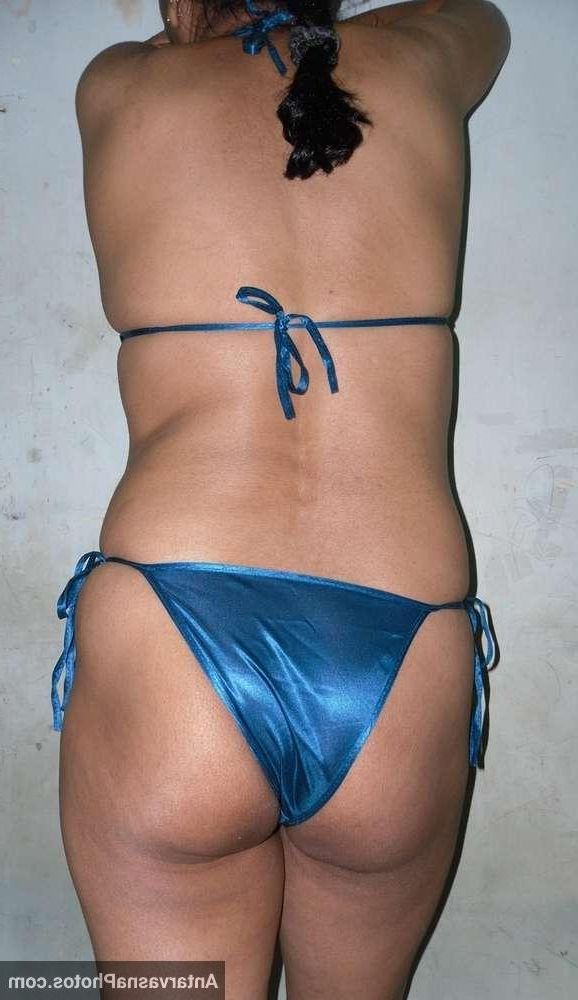 ब्लू ब्रा पांटियस निकल के चुत दिखाई आंटी ने