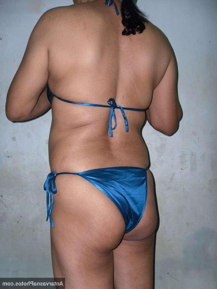 ब्लू ब्रा पांटियस निकल के चुत दिखाई आंटी ने