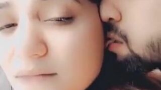 Garam Indian college ki ladki standing position mein fuck kar rahi hai.