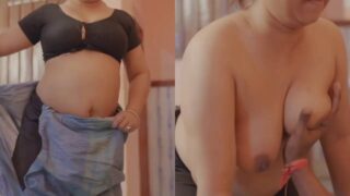 Malik ne ek mature maid ko seduce kiya aur subah subah uske bade boobs chuse.