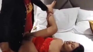 Mumbai ki garam patni ka anjaan aadmi se sex, cuckold pati ke saamne