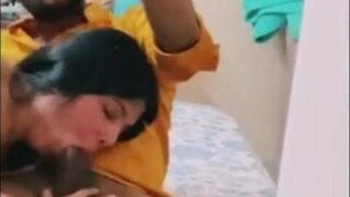 Slutty Indian bhabhi ka blowjob aur fucking (OnlyFans leaked video)
