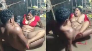 Tamil village ki aunty ke saggy boobs, kitchen mein husband ke saath sex.