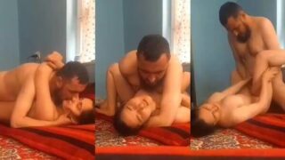 Afghan Pashtun husband apni maal biwi ki tight pussy chod raha hai video mein.