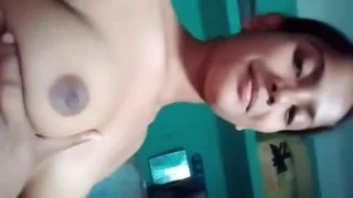 Apni Chunchiyon Aur Chut Ko Faila Ke Dikhate Hue Video