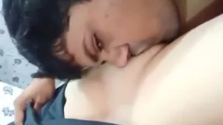 Beauty Parlour Me Chut Chat Khaya Aur MMS Banake Leak Kiya