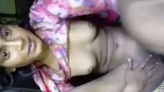 Gaon Ki Ladki Ne Chut Me Ungli Karke Khoon Nikala