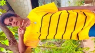 Sexy Girl Ne Apni Choot Ke Darshan Karaye Masturbating